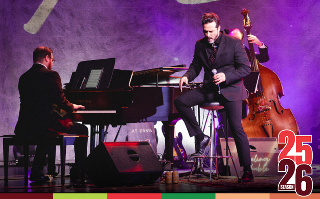 Jay Davis - Feeling Buble Christmas