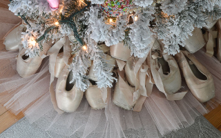 A COZY CHRISTMAS SHOWCASE